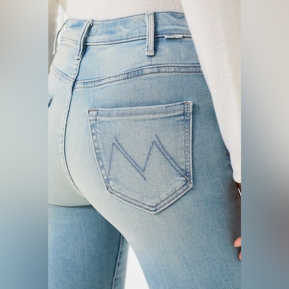 MOTHER Denim - MOTHER The Hustler Ankle Fray Au Revoir
Light Wash High Rise Kick Flare 25/0